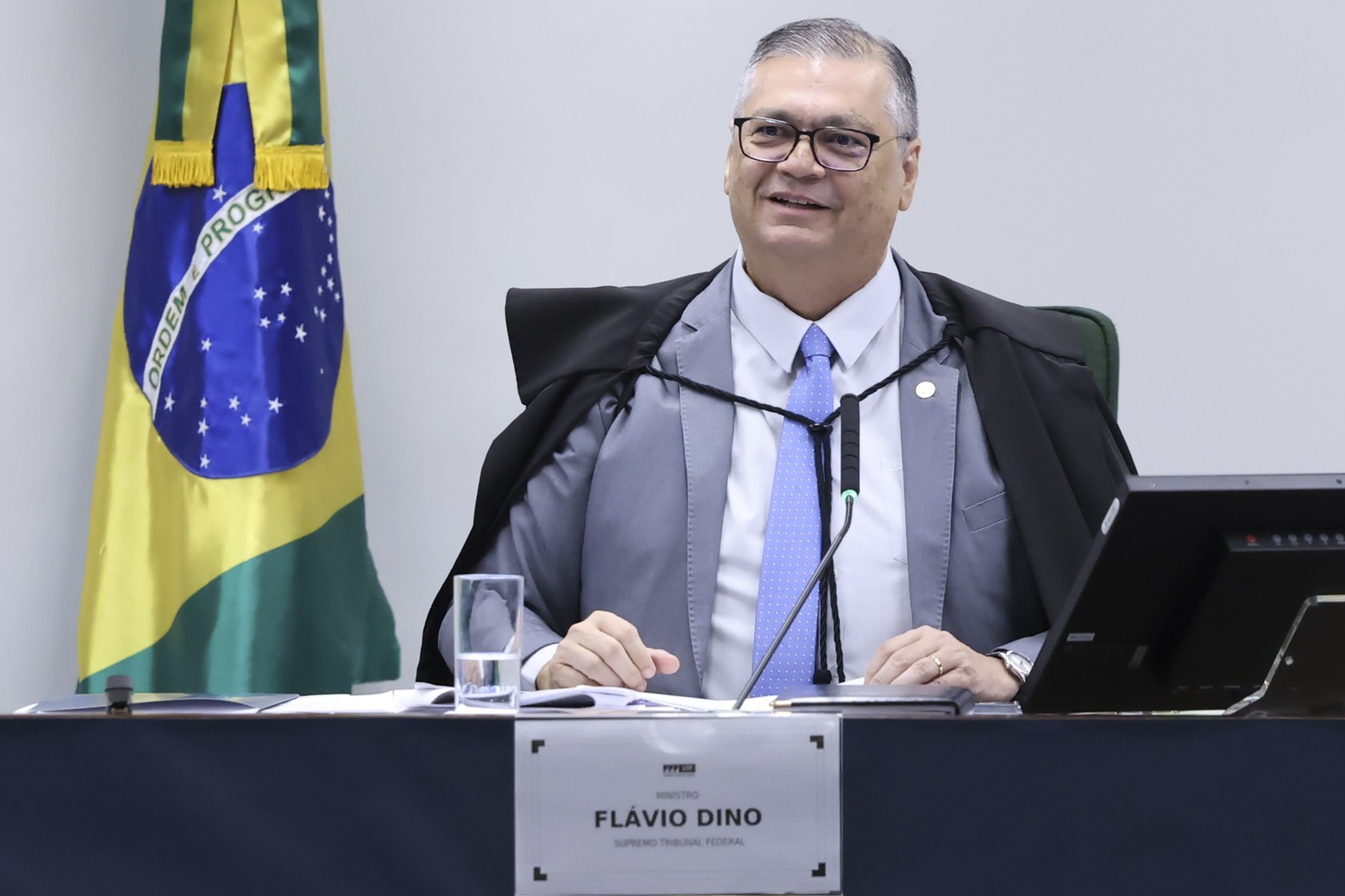 Dino autoriza PF a investigar Bolsonaro pelos crimes na pandemia de Covid