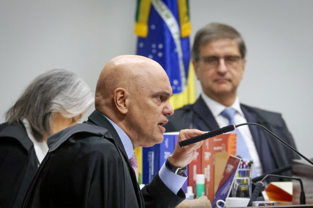 “Não é uma mensagem de um delinquente do PCC para outro” diz Moraes sobre anotações de Ramagem