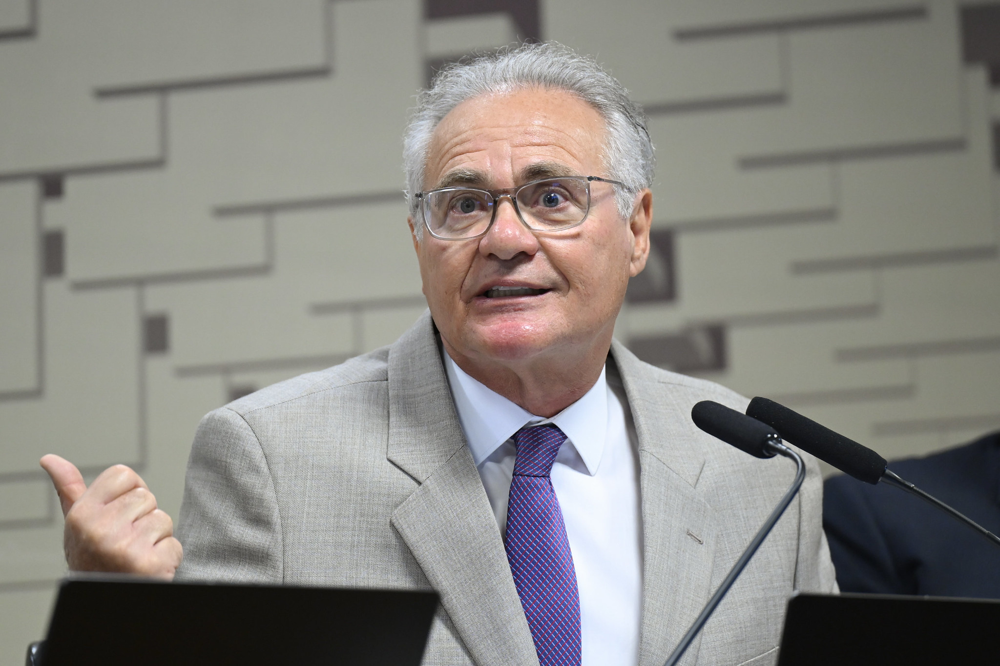 Senado aprova isenção do IR no CAE e critica adiamento proposta na Câmara
