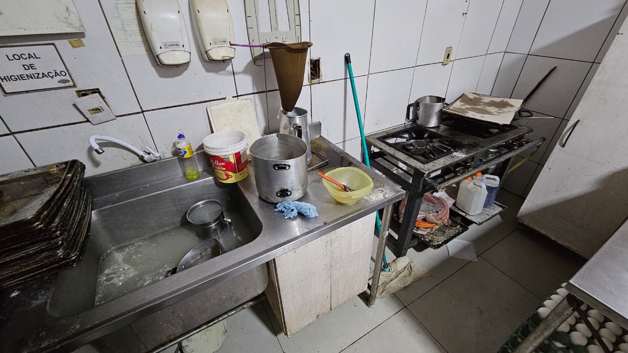 Panificadora é interditada em Goiânia por falta de higiene e produtos impróprios