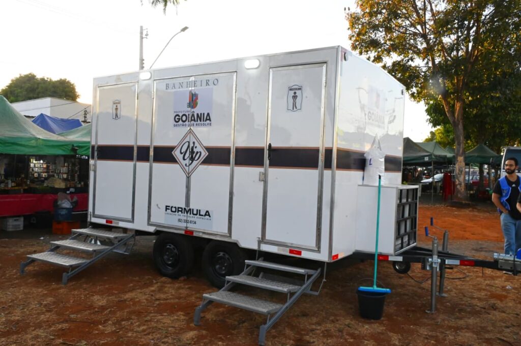 Goiânia recebe novos banheiros móveis em mais de 60 feiras da cidade