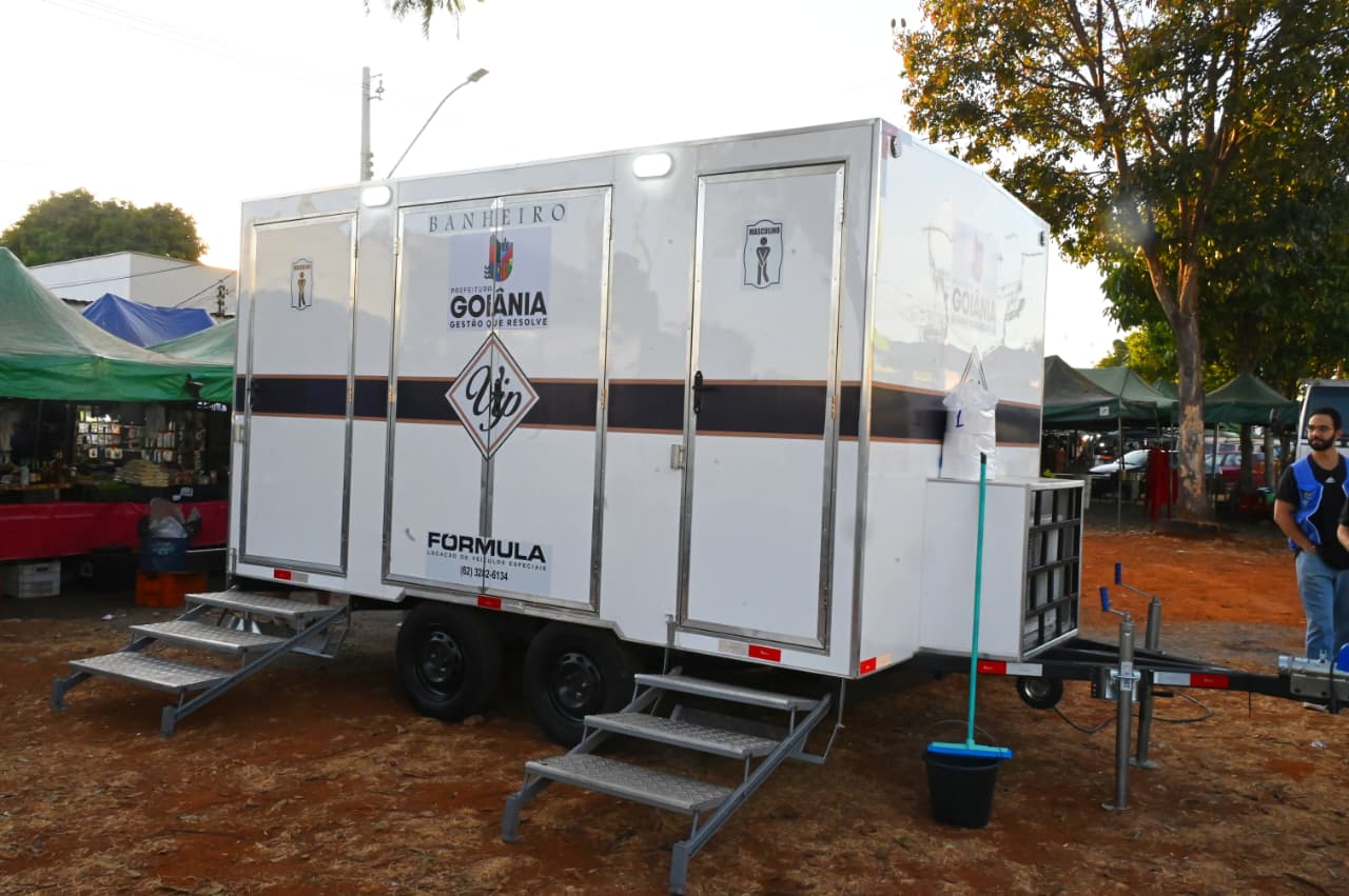 Goiânia recebe novos banheiros móveis em mais de 60 feiras da cidade