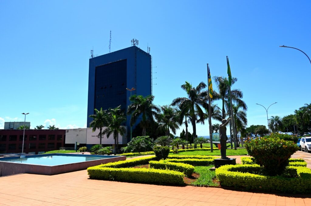 Goiânia vai pagar bônus de até R$ 5 mil a servidores da Educação em dezembro