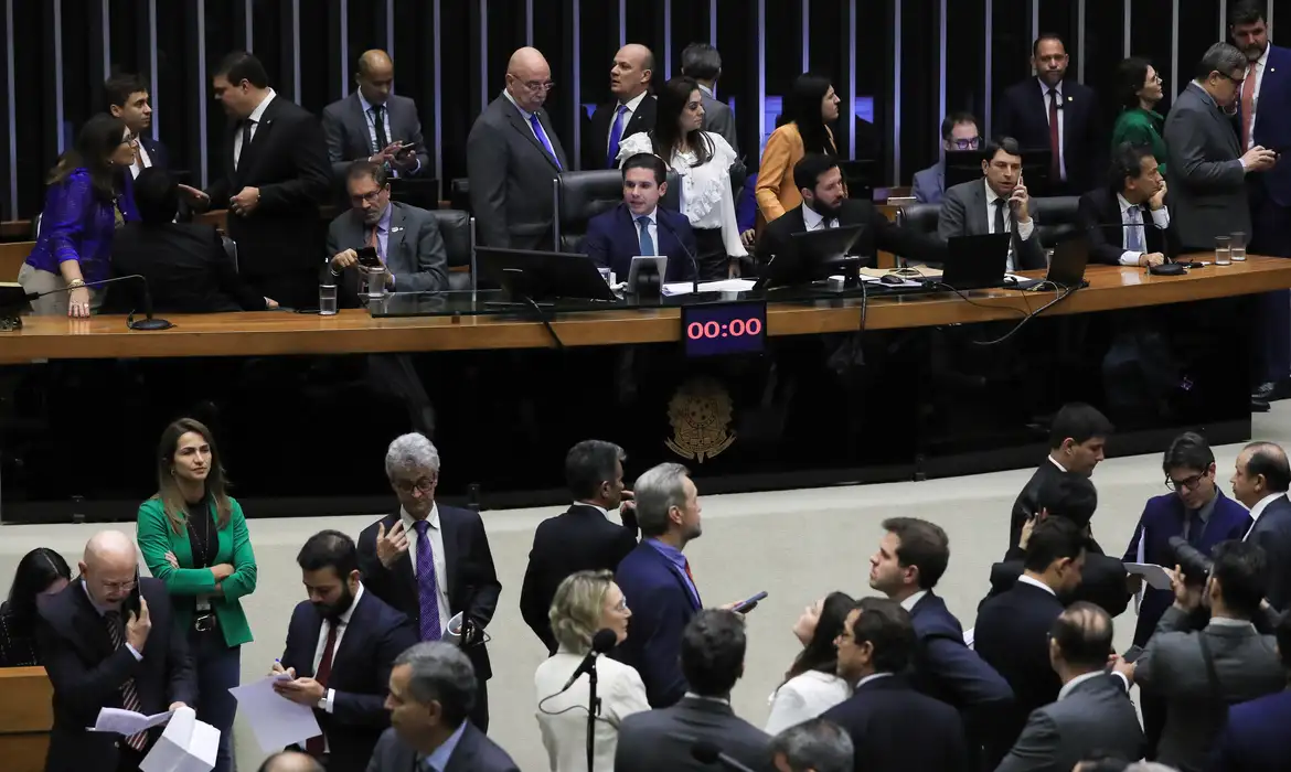 Por falta de votos, trecho da PEC da Blindagem que previa voto secreto é barrado