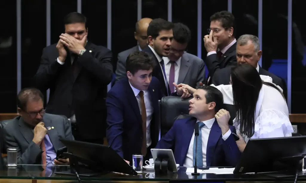 PEC da Blindagem: Câmara volta atrás e mantém voto secreto