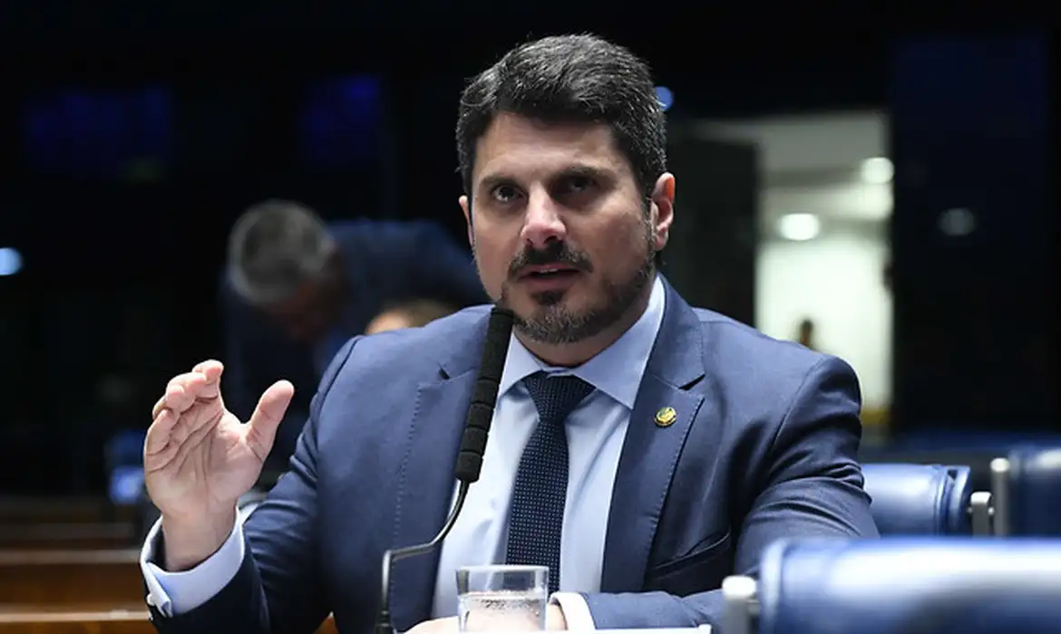 Senador Marcos do Val é afastado por licença saúde