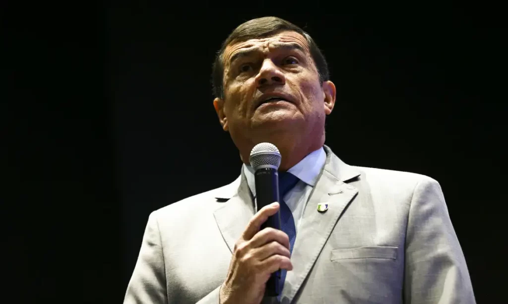 Defesa de Paulo Sérgio afirma que ex-ministro tentou dissuadir Bolsonaro de golpe