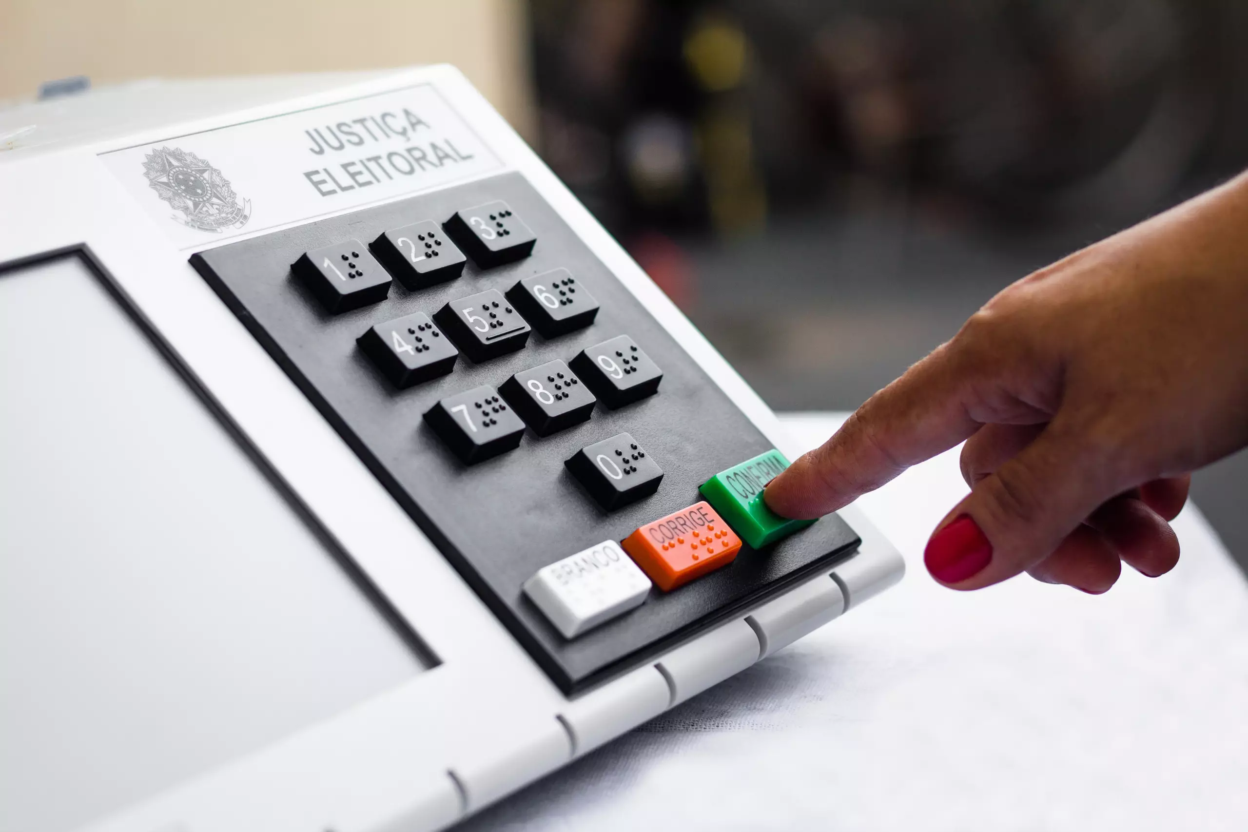 Advogado é corrigido ao confundir voto impresso e auditoria das urnas eletrônicas