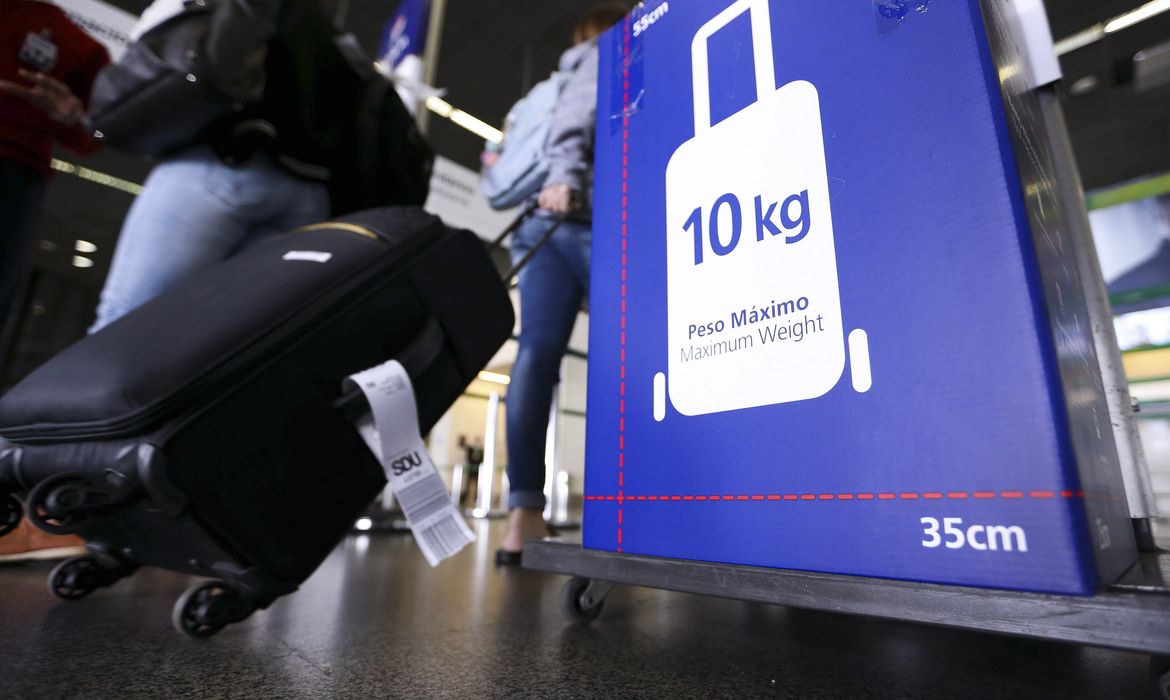 Procon e Anac cobram explicações de companhias aéreas sobre novas tarifas para bagagens