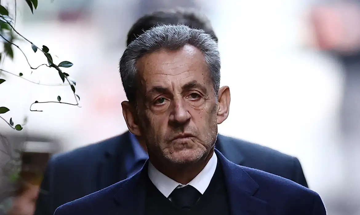Sarkozy inicia pena de 5 anos por caso de corrupção da Líbia