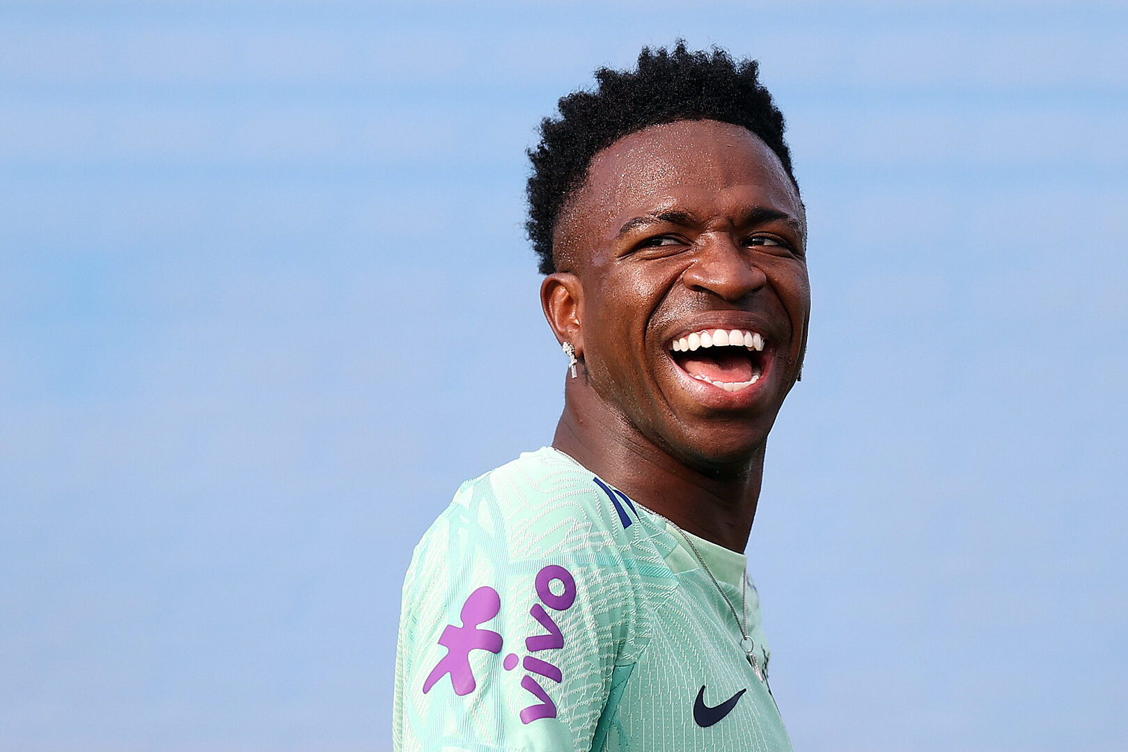 Vini Jr. é o único brasileiro entre os 10 jogadores mais bem pagos