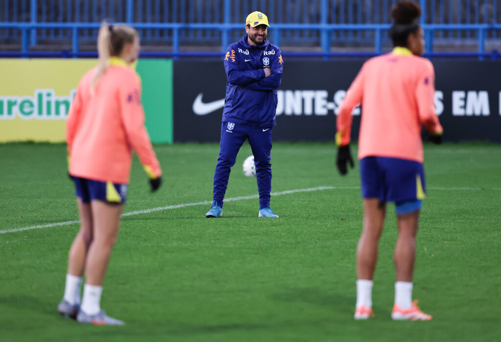 Brasil x Inglaterra: técnico projeta duelo tático e forte