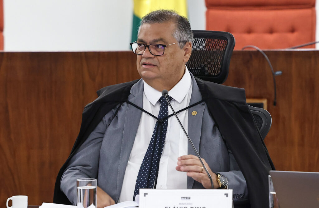 Dino defende aumento de aposentadoria por invalidez