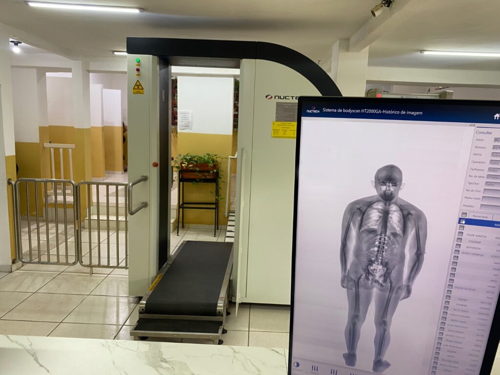 Goiás conclui instalação de scanners corporais em todas as unidades prisionais