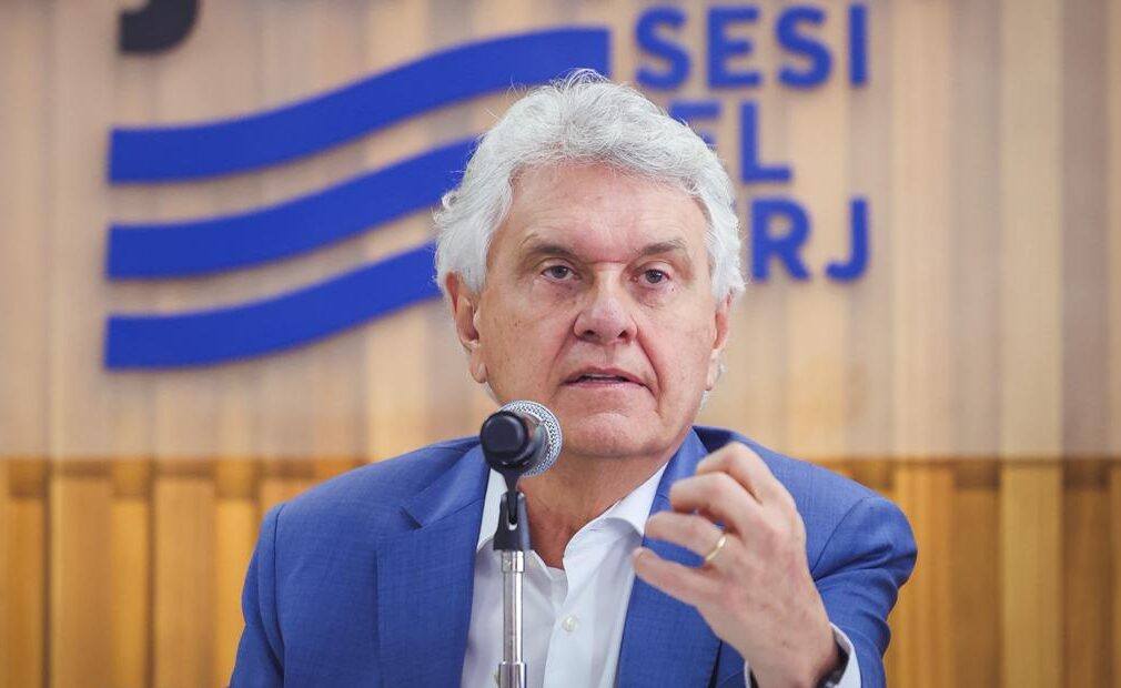 Caiado ataca gestão de governo Lula em evento no RJ