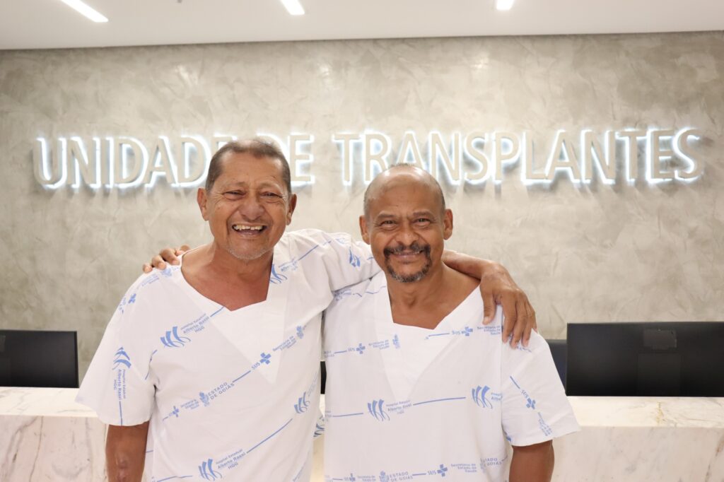 Irmãos recebem rins da mesma doadora em procedimento inédito no HGG