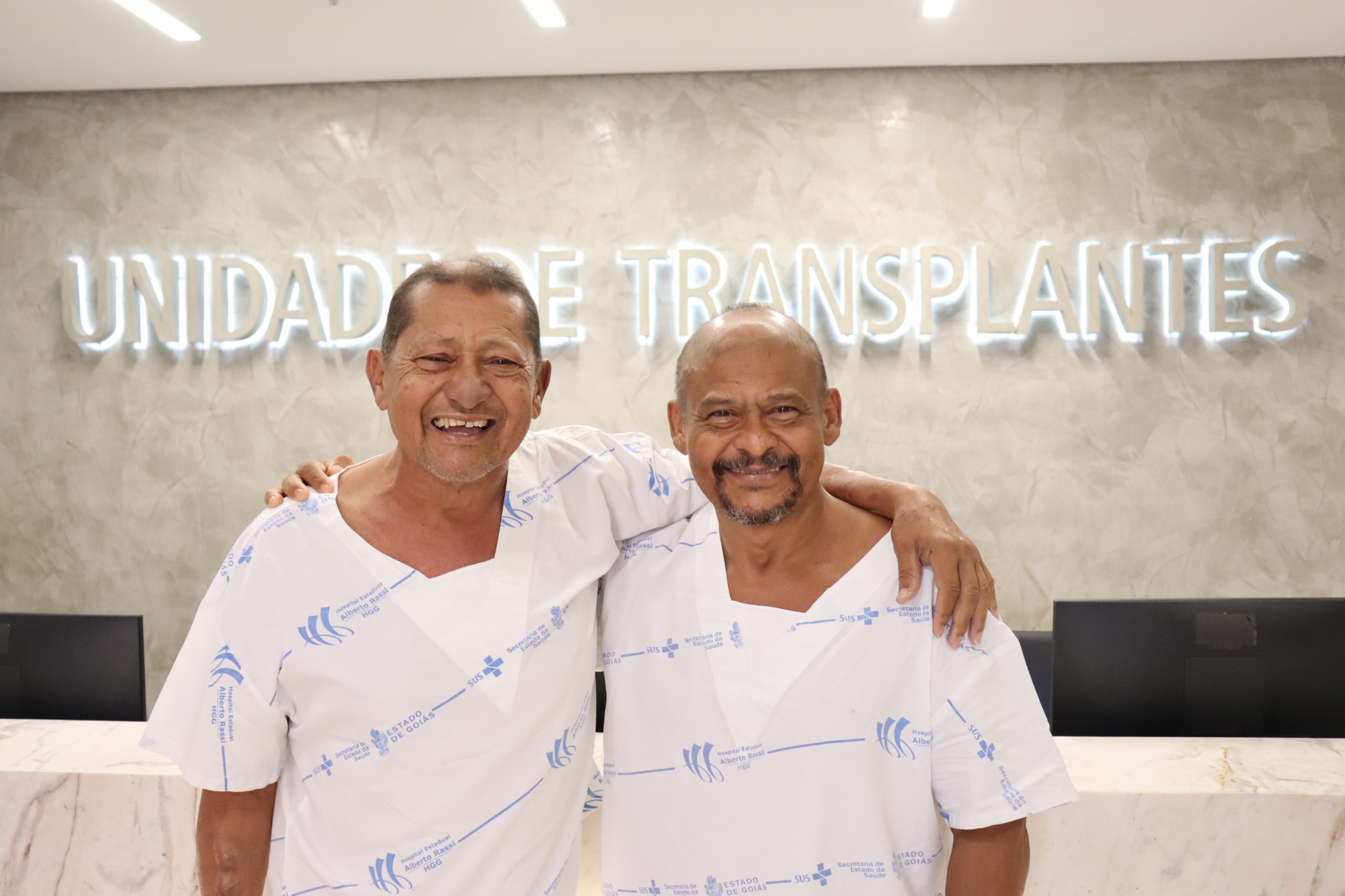 Irmãos recebem rins da mesma doadora em procedimento inédito no HGG