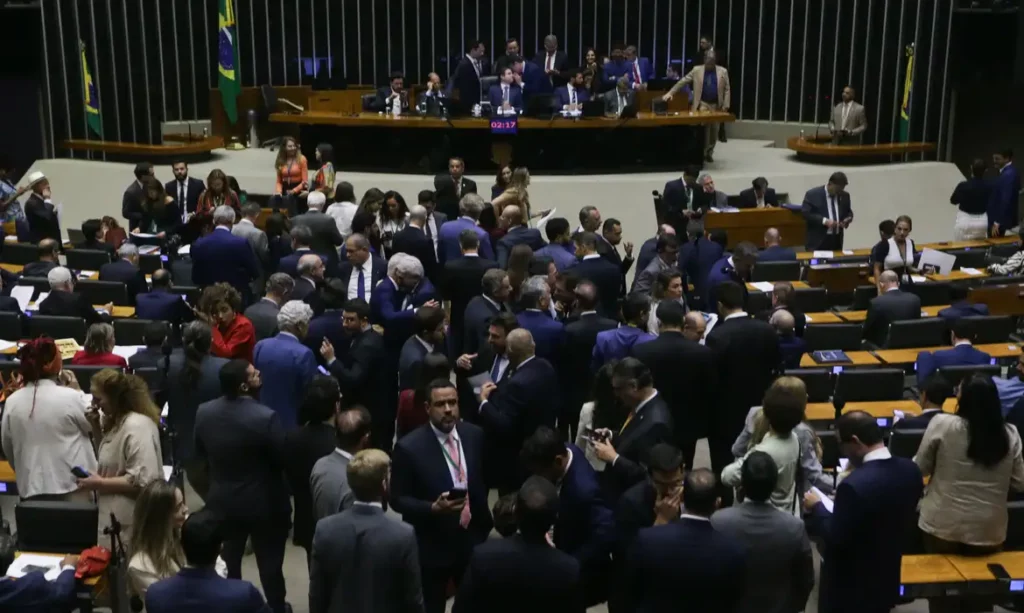 Câmara aprova isenção do Imposto de Renda para salários de até R$ 5 mil