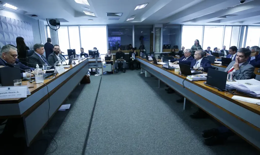Ex-presidente de associação e ex-integrante do CNPS prestam depoimento à CPMI do INSS