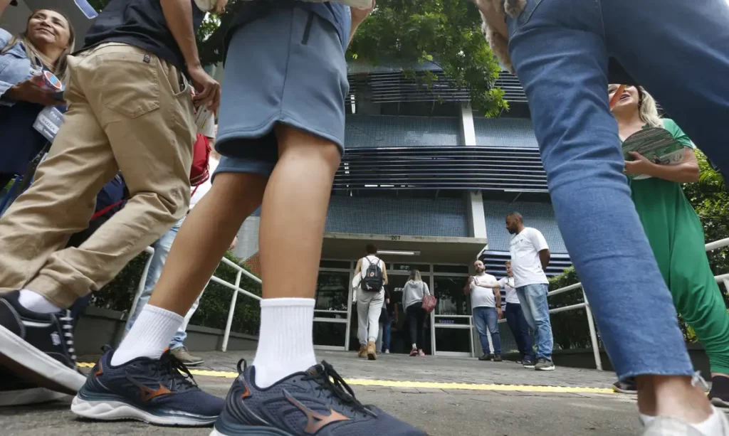 CNU 2025: 760 mil candidatos fazem prova neste domingo; veja horários