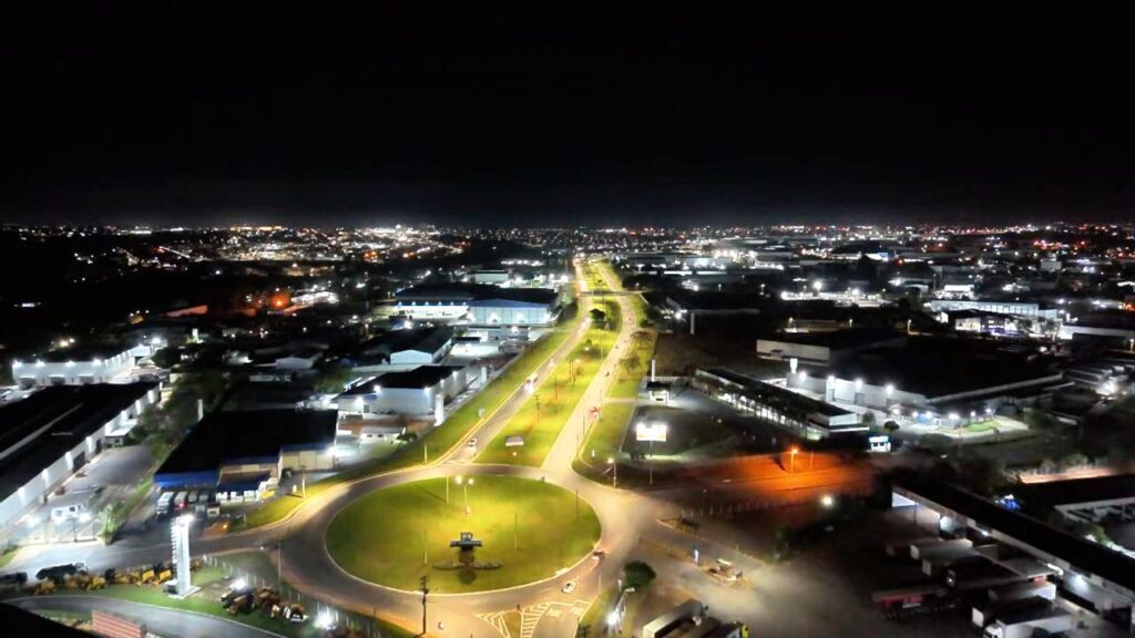 Aparecida conclui iluminação com LED no Polo Empresarial Goiás