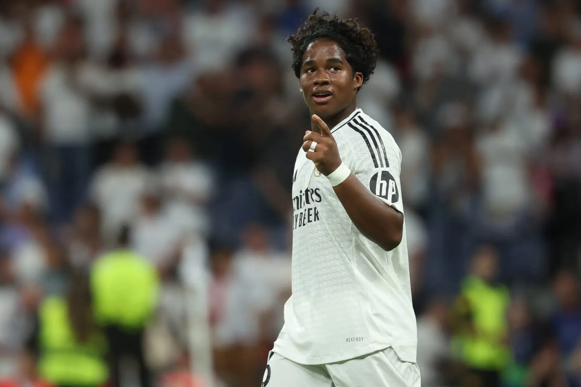 Lyon negocia com Real Madrid por empréstimo de Endrick