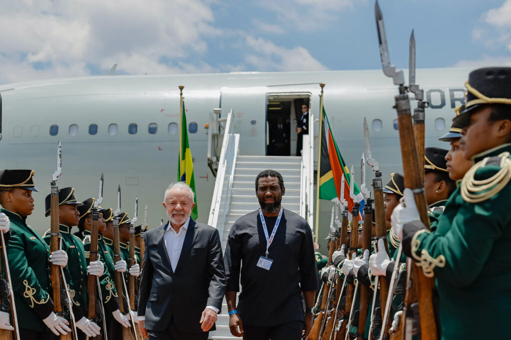 Lula desembarca na África do Sul para reunião do G20