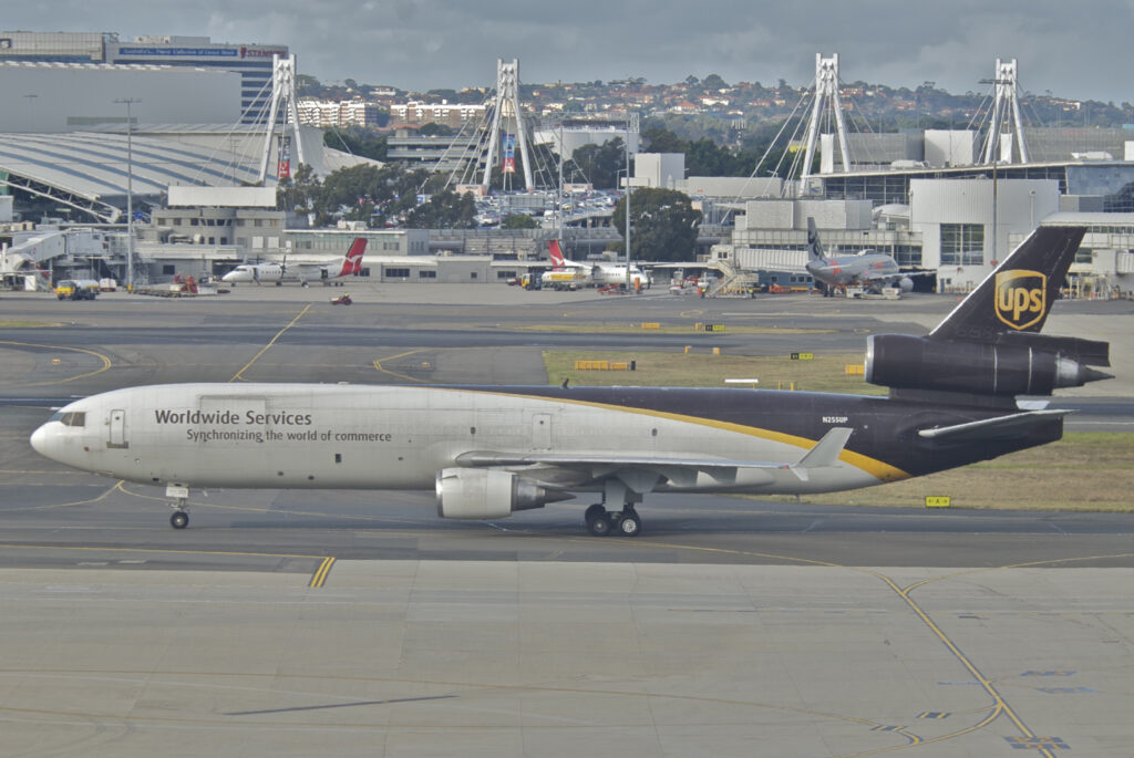 Queda de avião de carga da UPS nos EUA deixa ao menos 7 mortos e 11 feridos