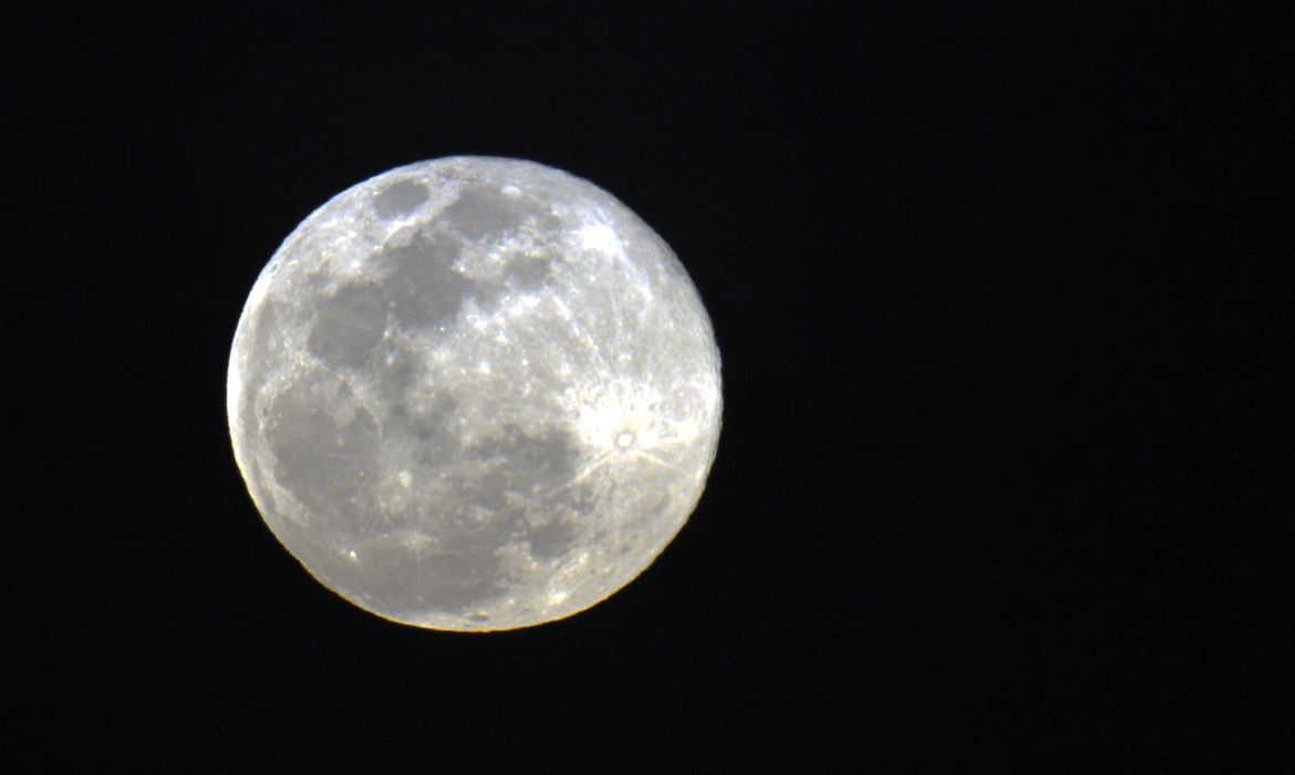 Superlua do Castor poderá ser vista no Brasil por três noites seguidas nesta semana