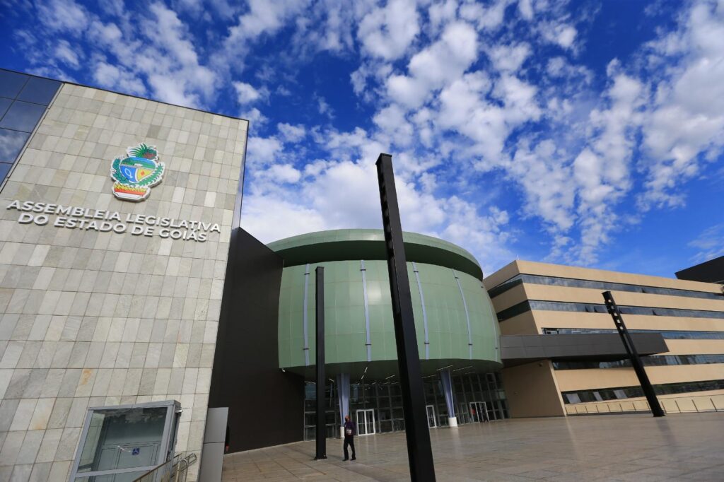 Alego abre concurso com 101 vagas e salário de R$ 10 mil