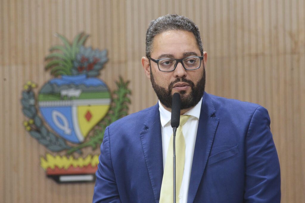 Deputado propõe regras para responsabilizar influenciadores digitais em Goiás