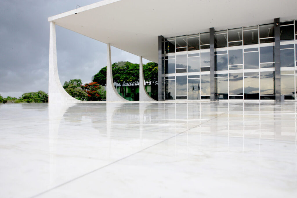 STF inicia julgamento de militares e agente da PF por tentativa de golpe