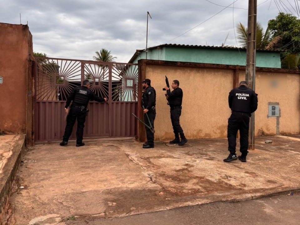 Polícia Civil de Goiás cumpre 61 mandados em operação contra facção que movimentou R$ 630 milhões