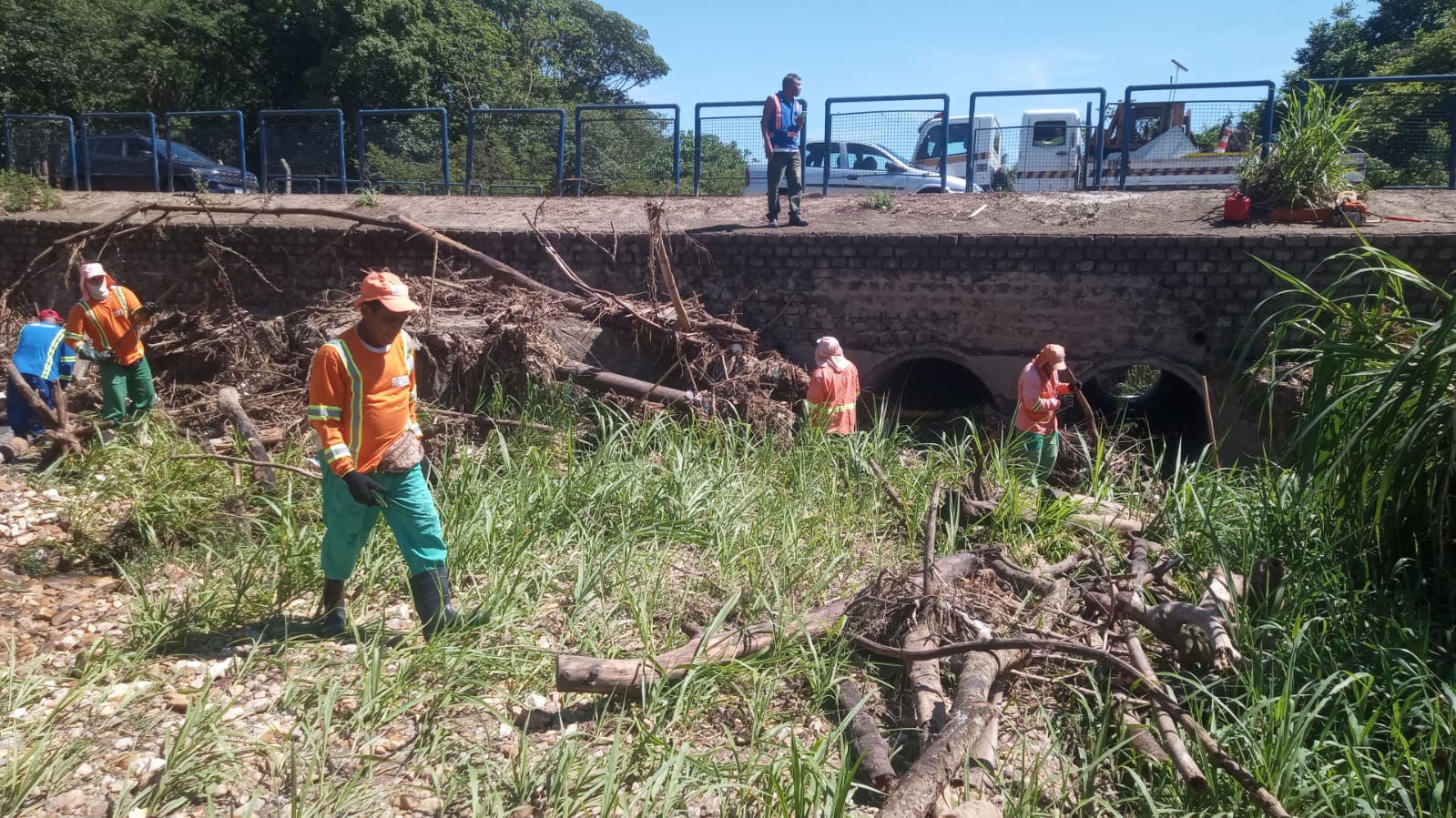 Comurg remove mais de 6 toneladas de entulho dos córregos Taquaral e do Fundo
