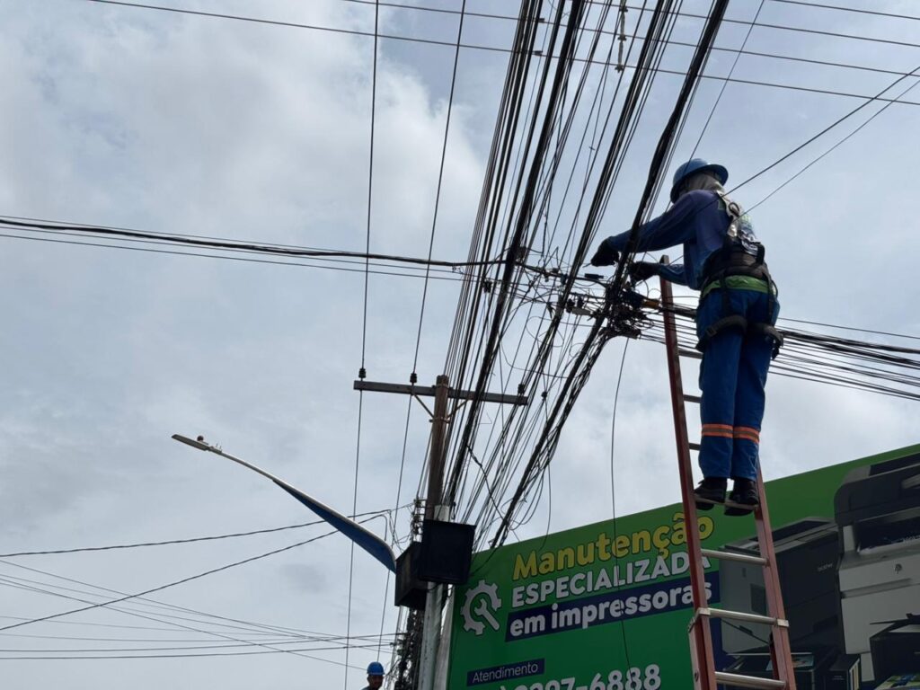 Goiânia retira mais de 15 toneladas de fios soltos e amplia ação em novos bairros