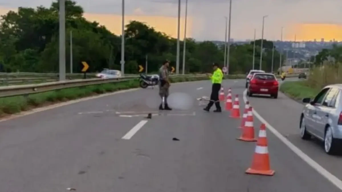 Motociclista de 25 anos morre ao colidir com guard rail na GO-203, em Senador Canedo