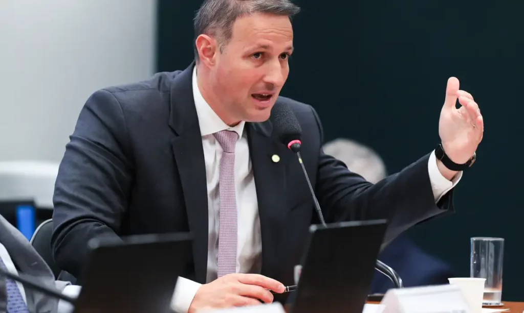 Após críticas, relator do PL Antifacção mantém autonomia da PF