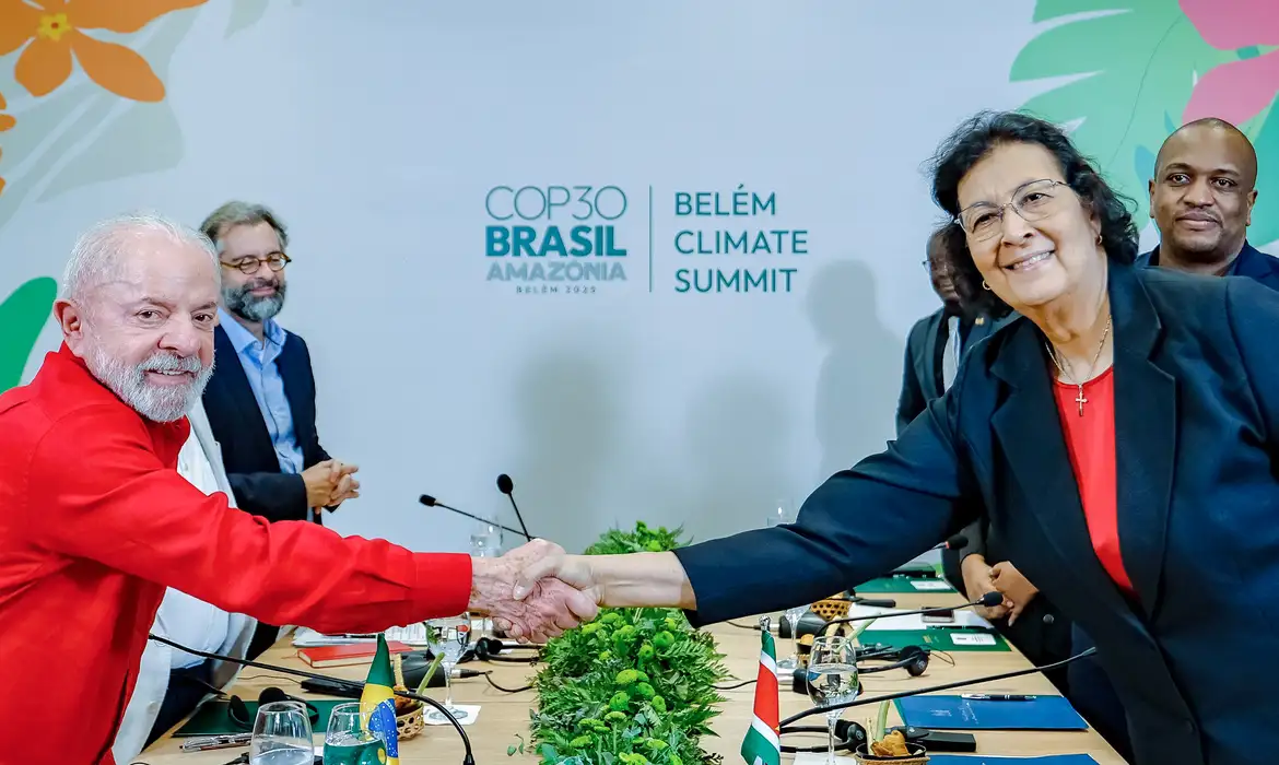 Lula discute cooperação ambiental com Suriname e Papua Nova Guiné na COP30