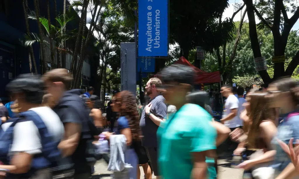 Abstenção no primeiro dia do Enem 2025 chega a 27%