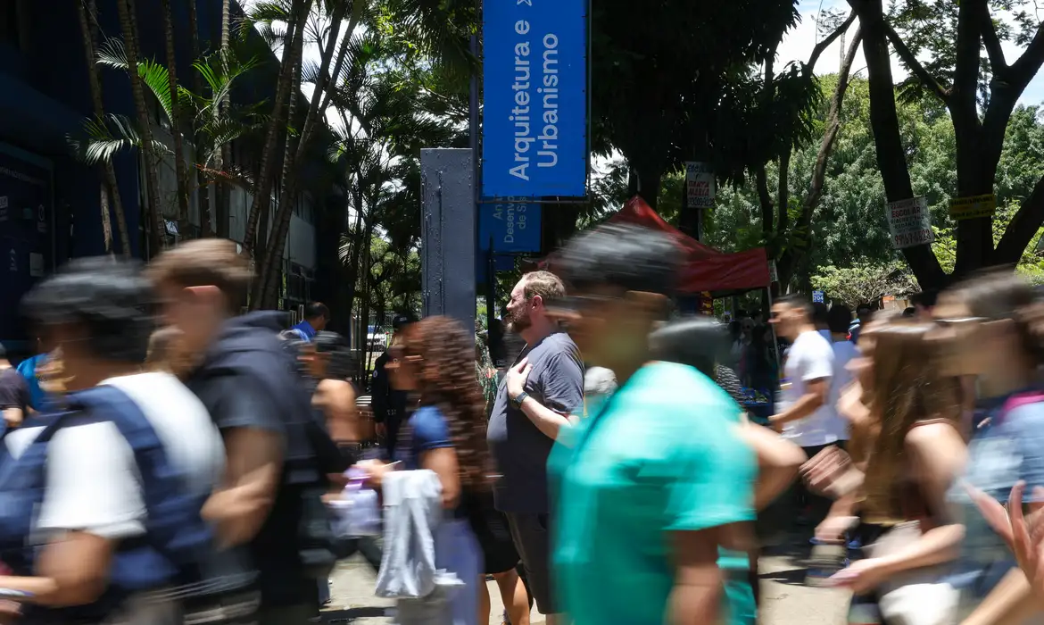 Abstenção no primeiro dia do Enem 2025 chega a 27%