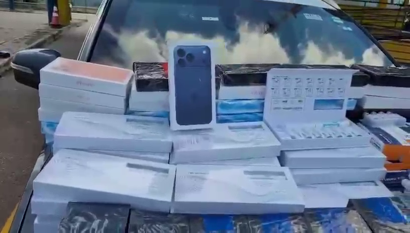 PRF apreende mais de 100 celulares e quase 400 canetas emagrecedoras em carro na BR-153