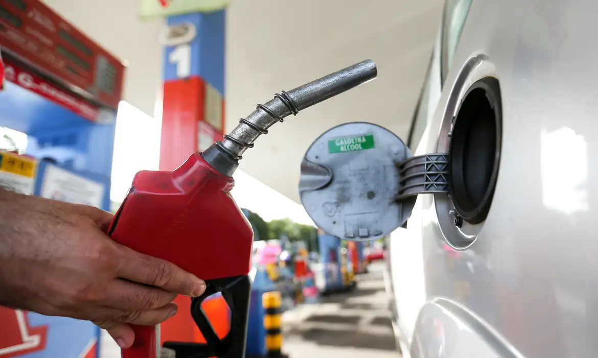 Confaz reajusta imposto sobre gasolina, diesel e gás de cozinha