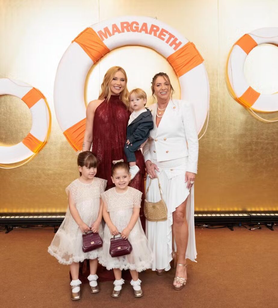 Virgínia celebra 60 anos da mãe com festa temática em Goiânia