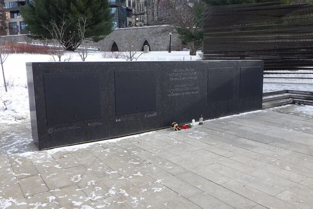 Memorial às Vítimas do Comunismo no Canadá muda após polêmica com nazistas