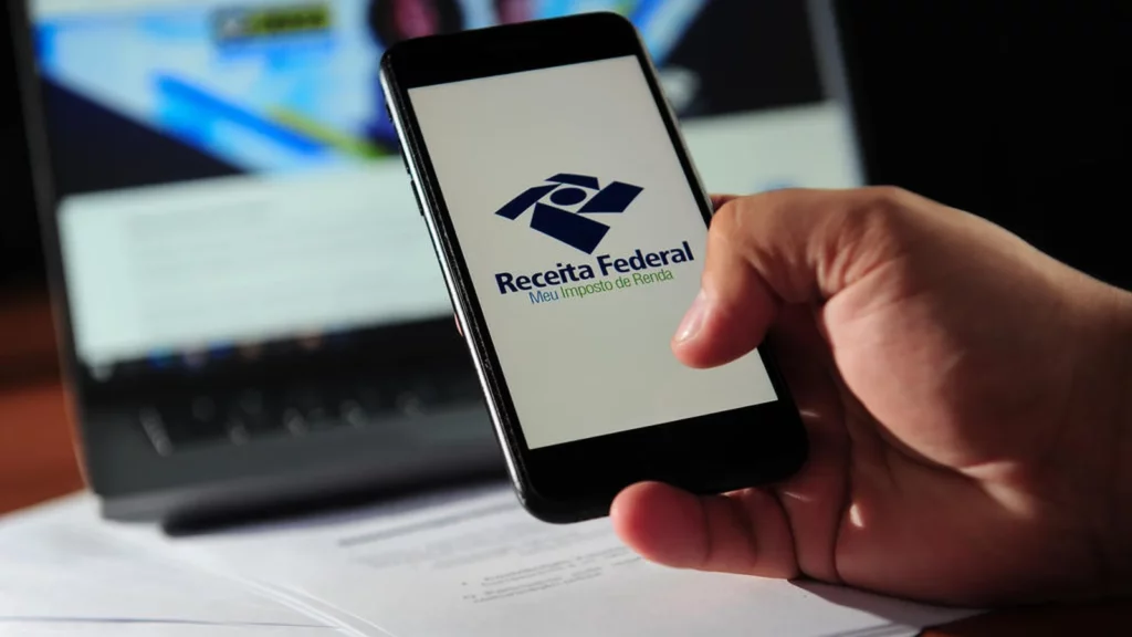 Receita Federal alerta para falsas cobranças por WhatsApp e SMS