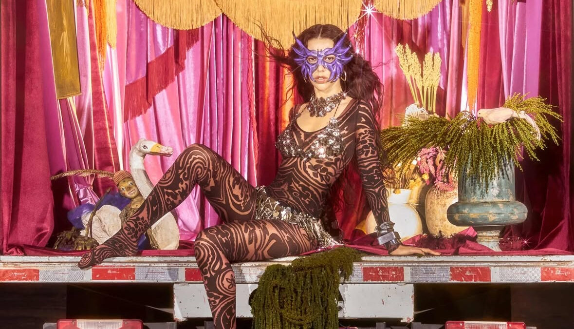 EP Marinada: Marina Sena incorpora criações do designer goianiense Lucas Caslú