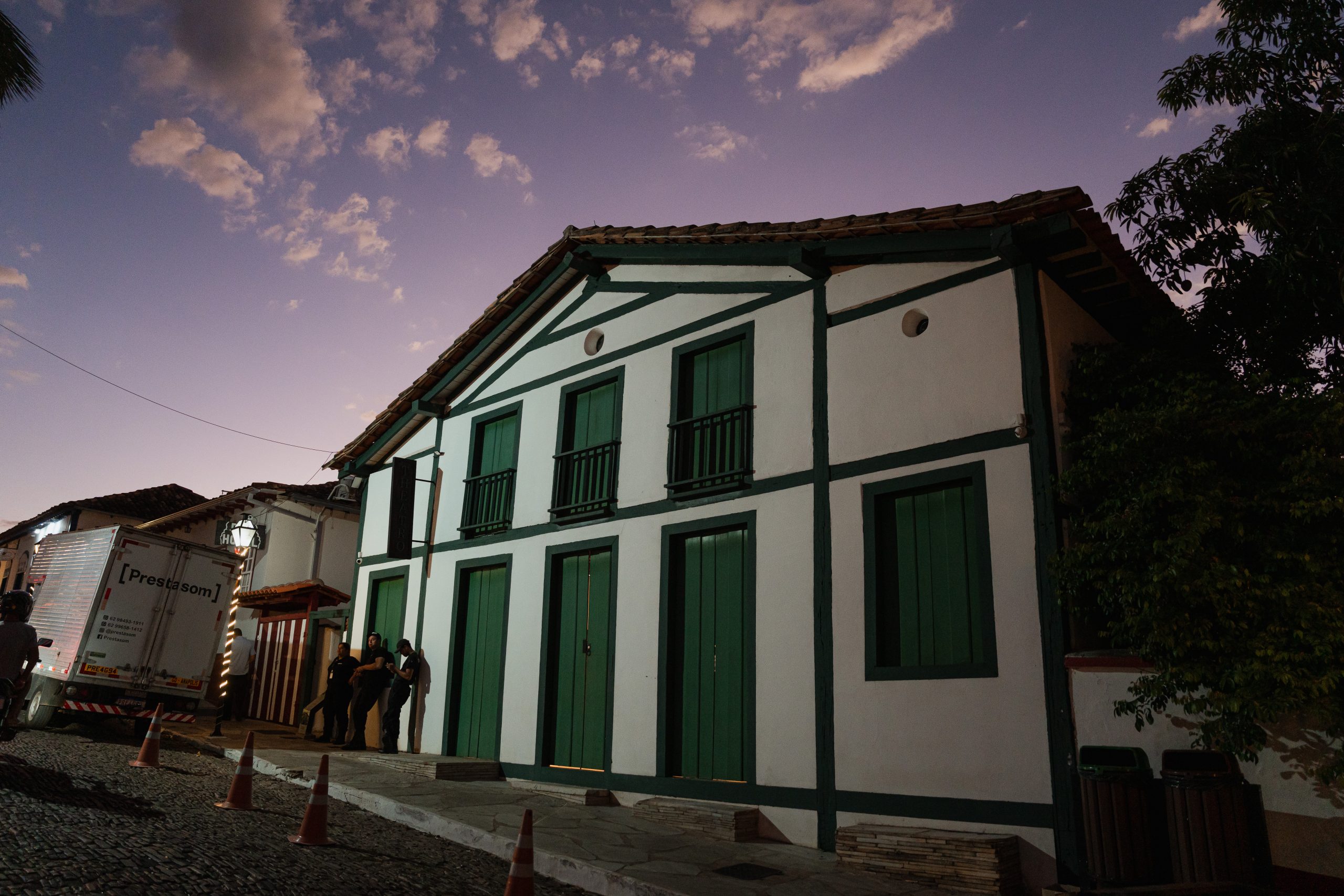 Theatro Sebastião Pompeu anuncia mês inteiro de atrações gratuitas em Pirenópolis