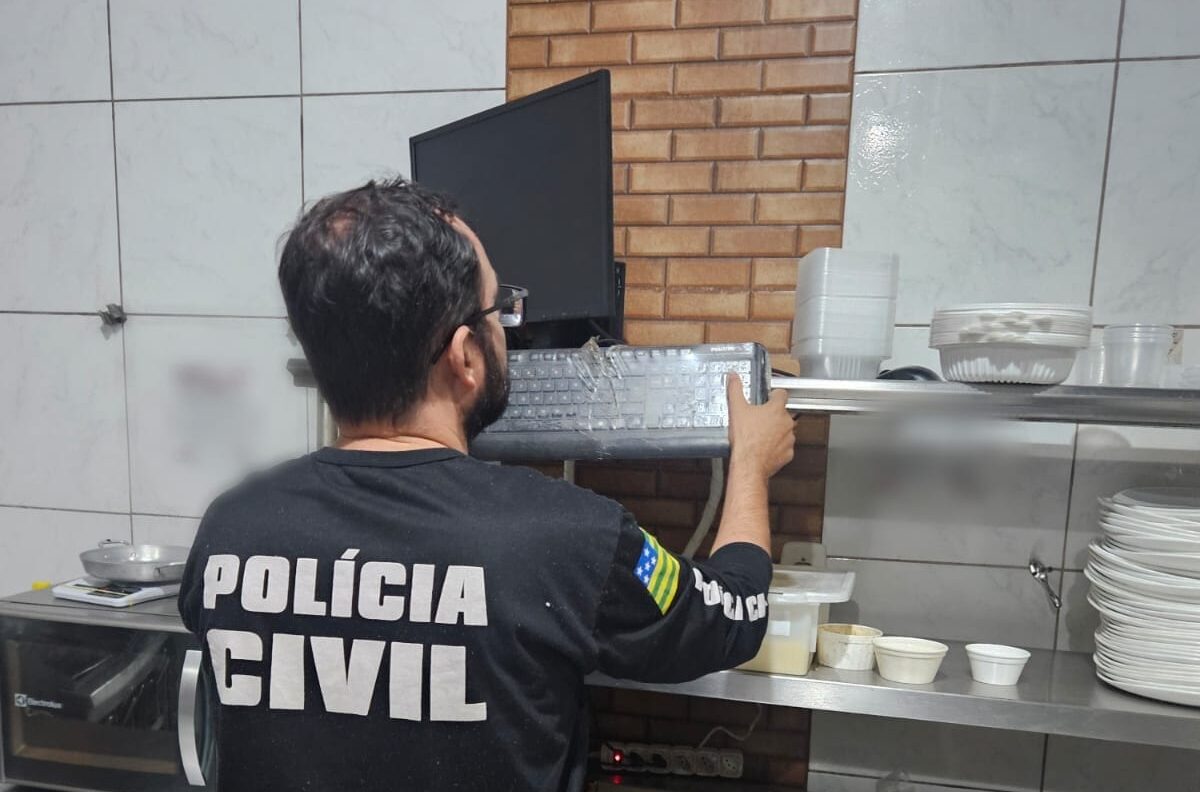 Polícia prende suspeitos de desviar computadores de órgão público em Goiás