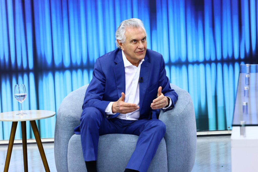 Em entrevista, Caiado relaciona avanço de facções à falta de resposta nacional