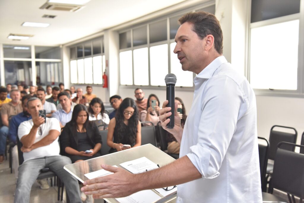 Aparecida paga 13º salário e regulariza folha pendente de 2024